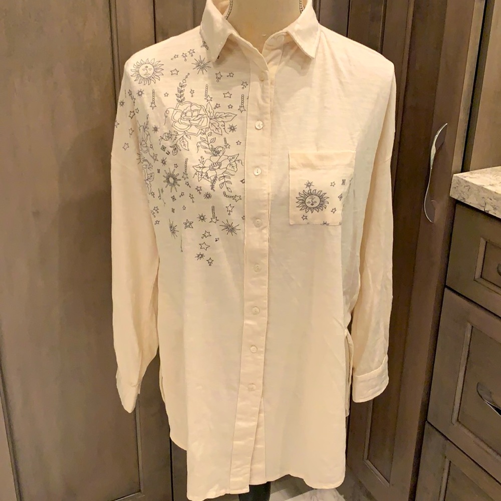 NEW Caite and Kyla Brand Buttondown Leisure Shirt ❤️